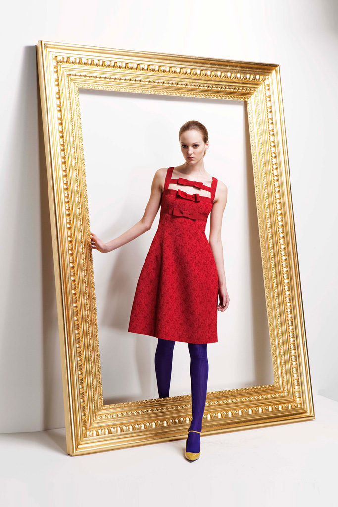 Moschino 2011 ����ϵ�и���DƬ